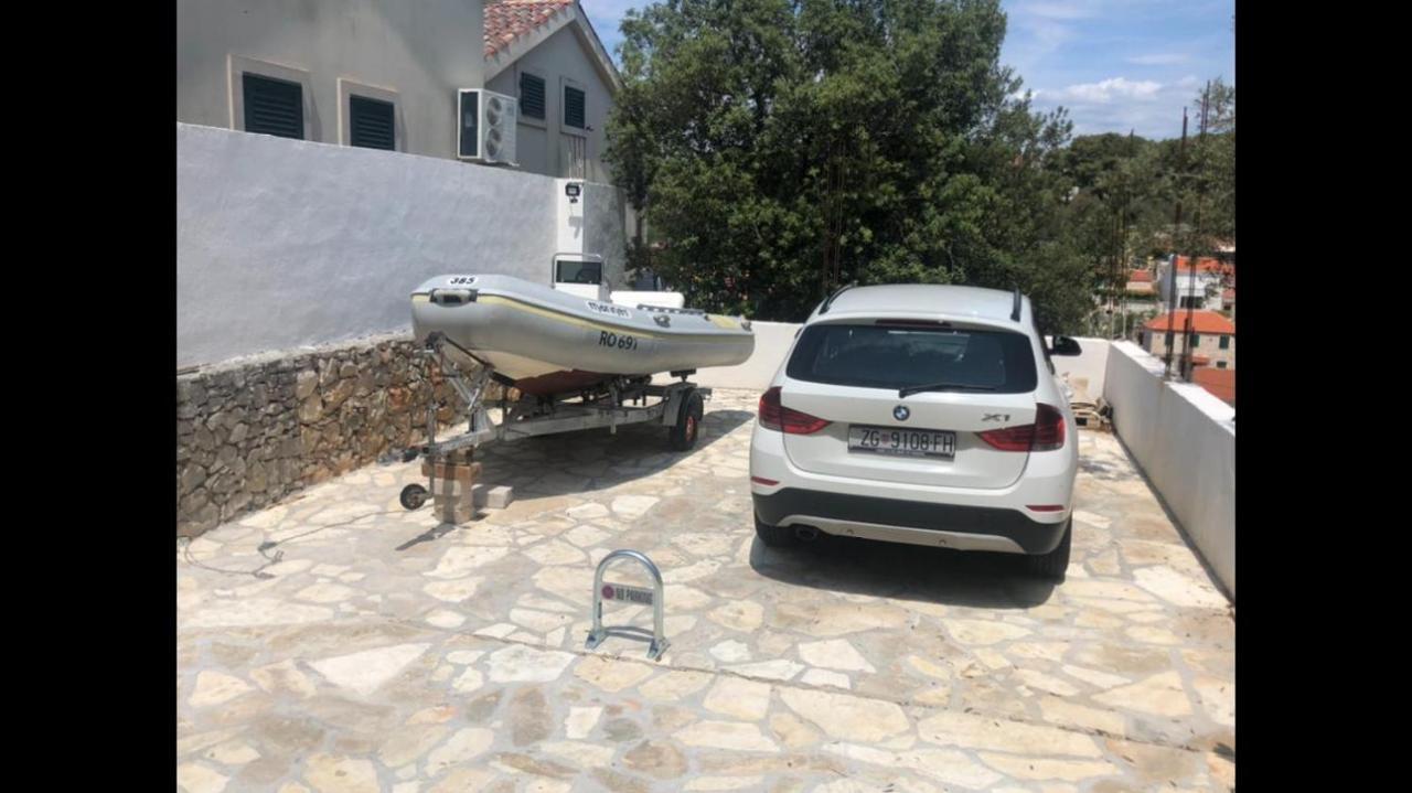 Apartment In Maslinica 70M From The Sea Esterno foto