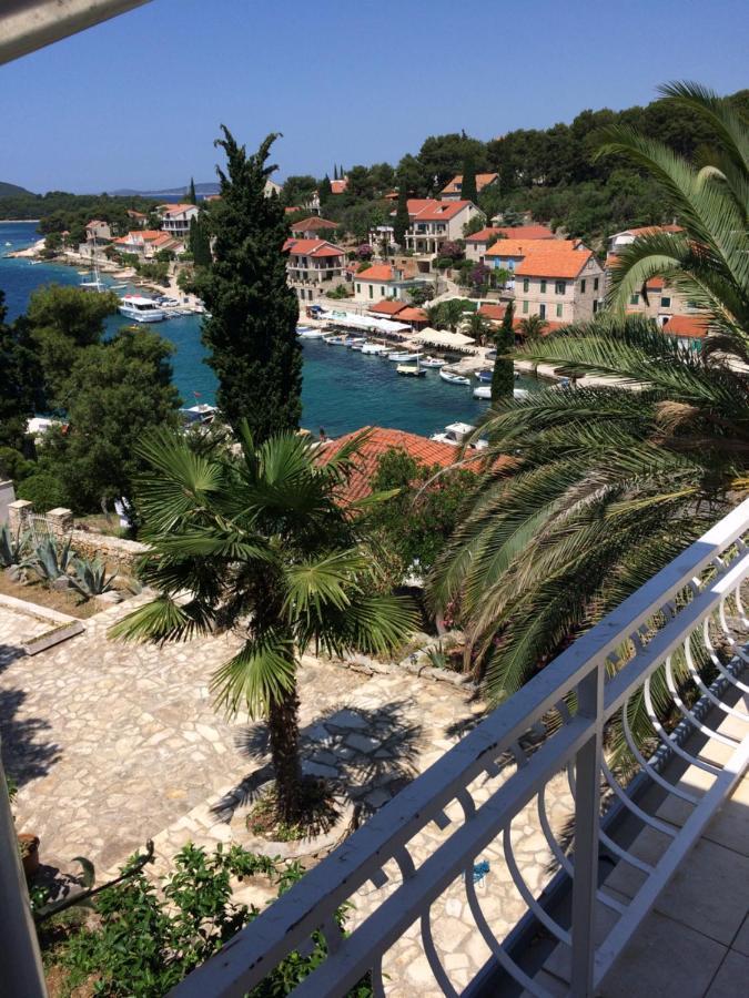 Apartment In Maslinica 70M From The Sea Esterno foto