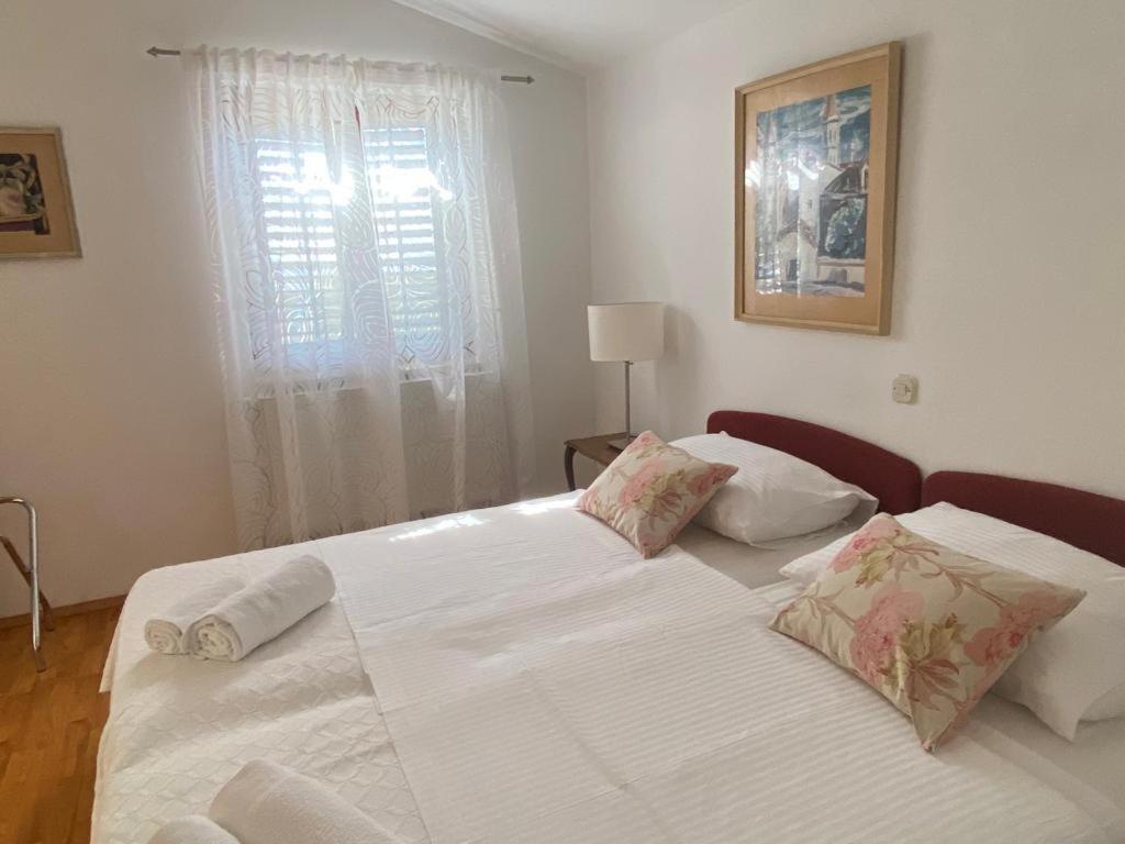 Apartment In Maslinica 70M From The Sea Esterno foto
