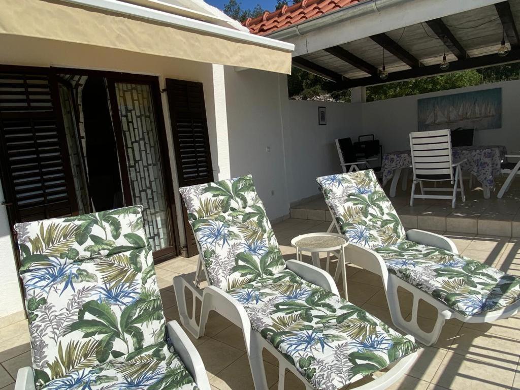 Apartment In Maslinica 70M From The Sea Esterno foto