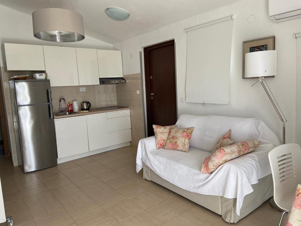 Apartment In Maslinica 70M From The Sea Esterno foto