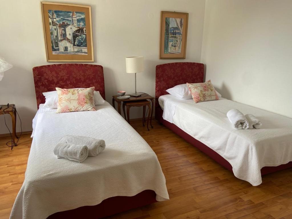 Apartment In Maslinica 70M From The Sea Esterno foto