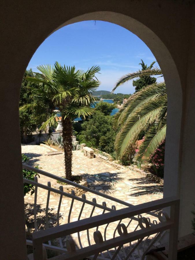 Apartment In Maslinica 70M From The Sea Esterno foto