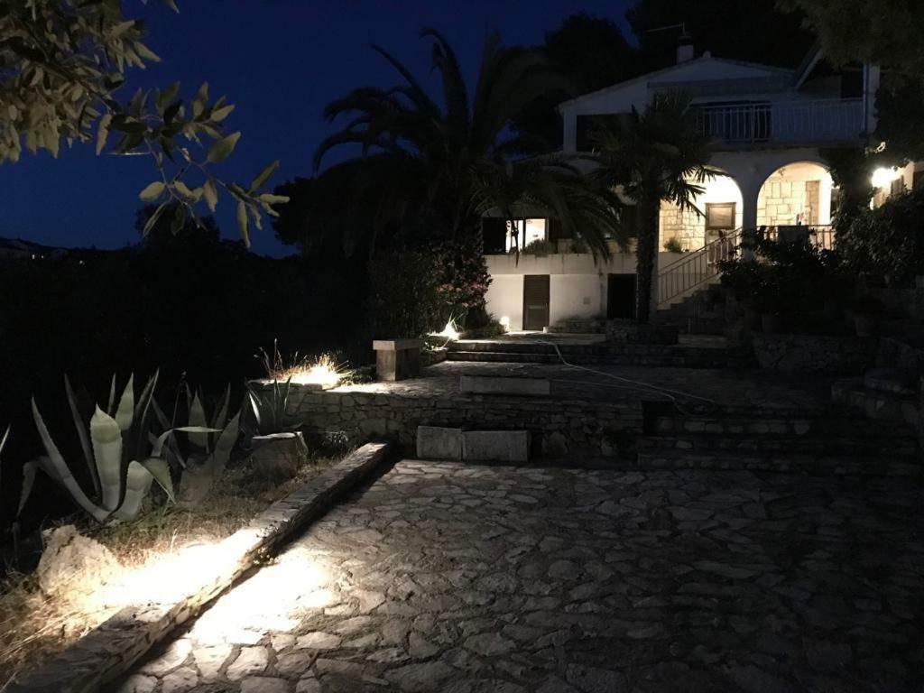 Apartment In Maslinica 70M From The Sea Esterno foto