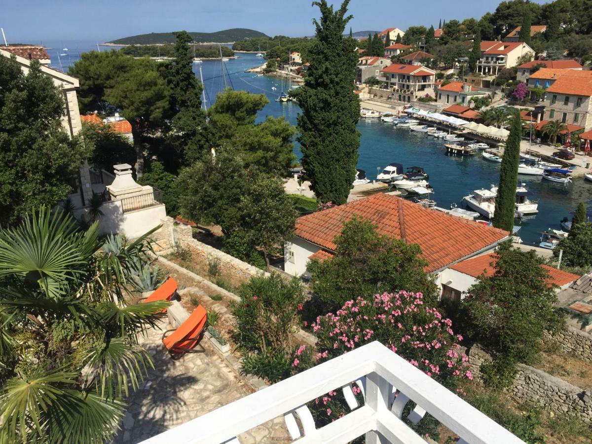 Apartment In Maslinica 70M From The Sea Esterno foto