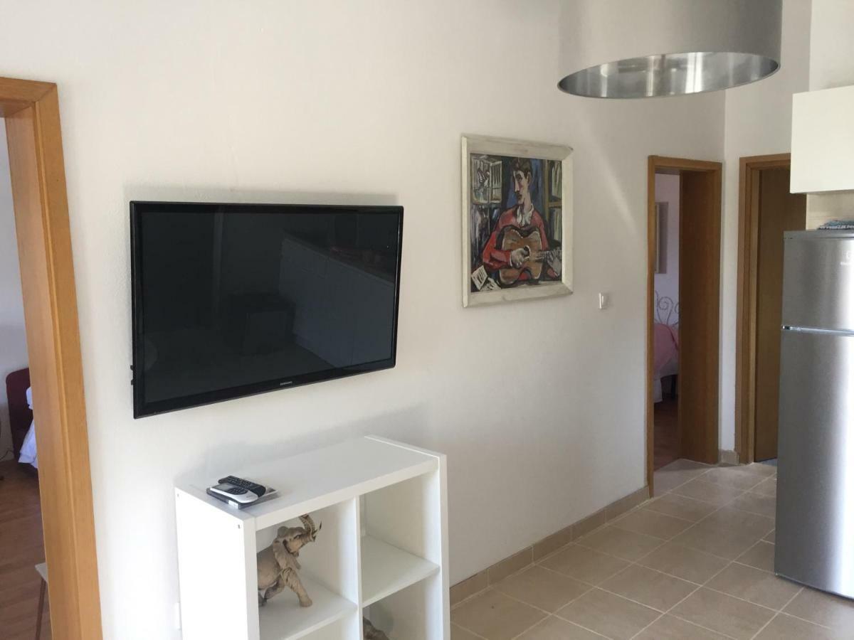 Apartment In Maslinica 70M From The Sea Esterno foto