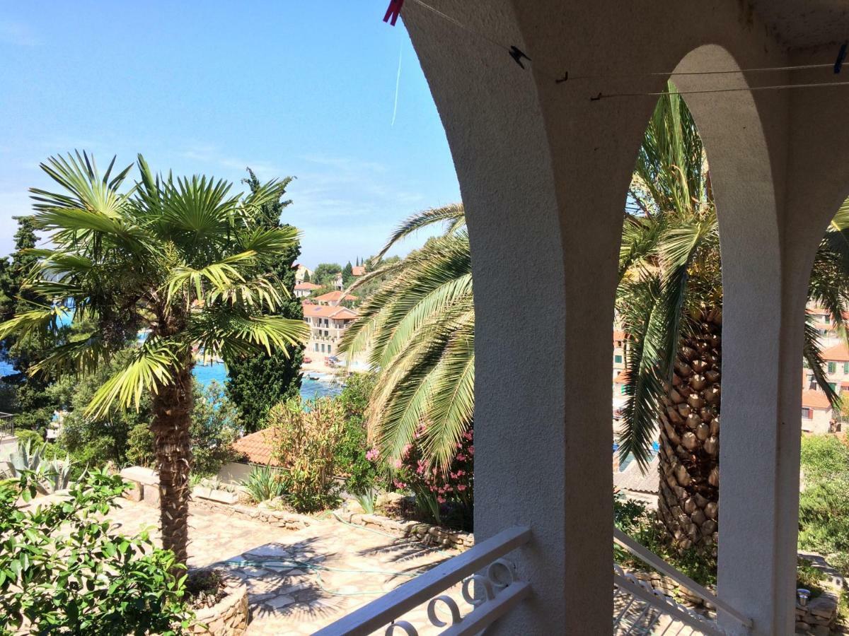 Apartment In Maslinica 70M From The Sea Esterno foto