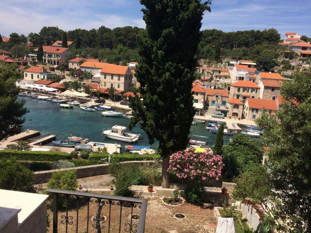 Apartment In Maslinica 70M From The Sea Esterno foto