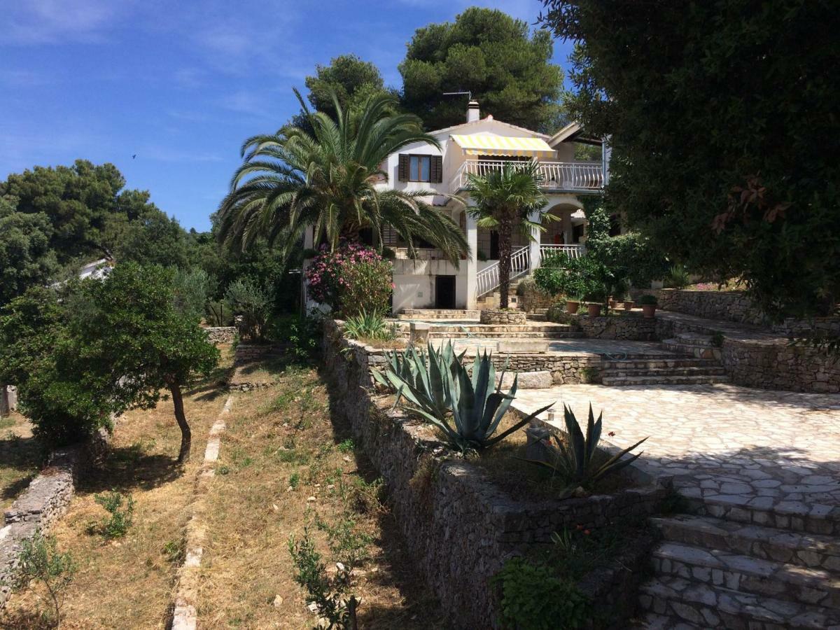 Apartment In Maslinica 70M From The Sea Esterno foto